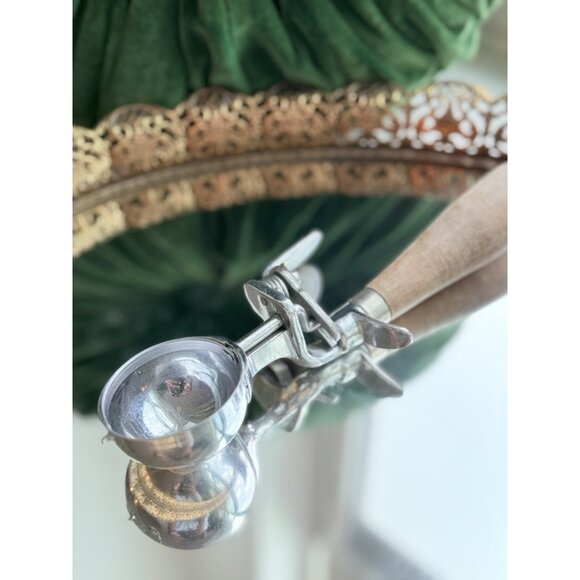 Vintage Benedict Indestructo Ice Cream Scoop w/ Hard Wood Handle Used Scooper - Picture 3 of 9